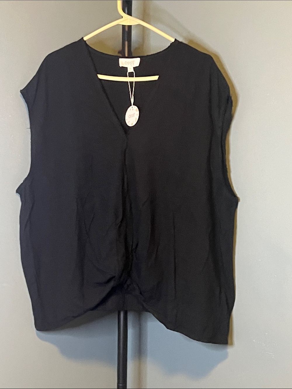 ODDY Black Sleeveless V-Neck Draped Front Blouse